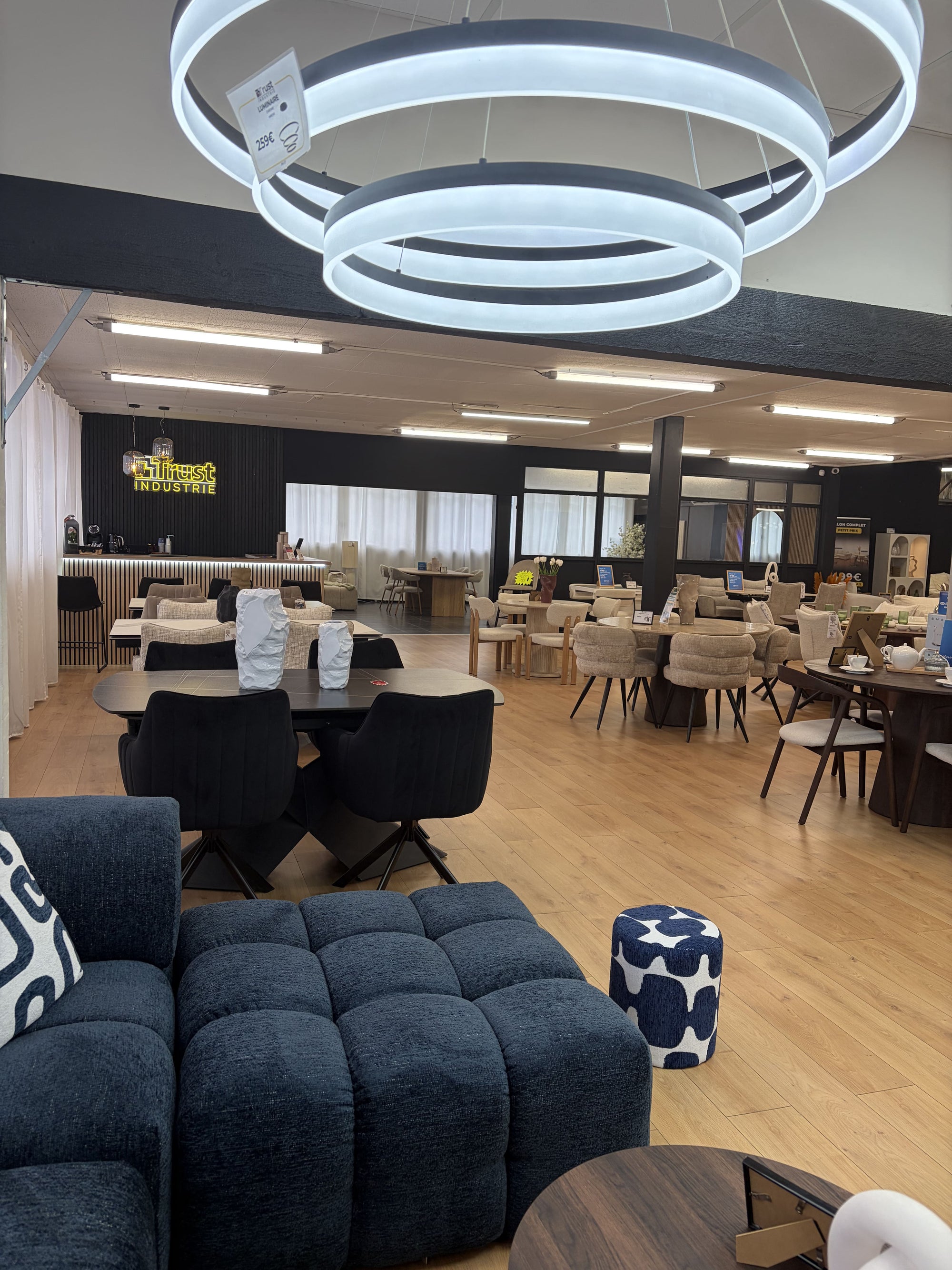 Photos magasin Aubagne (1).jpg