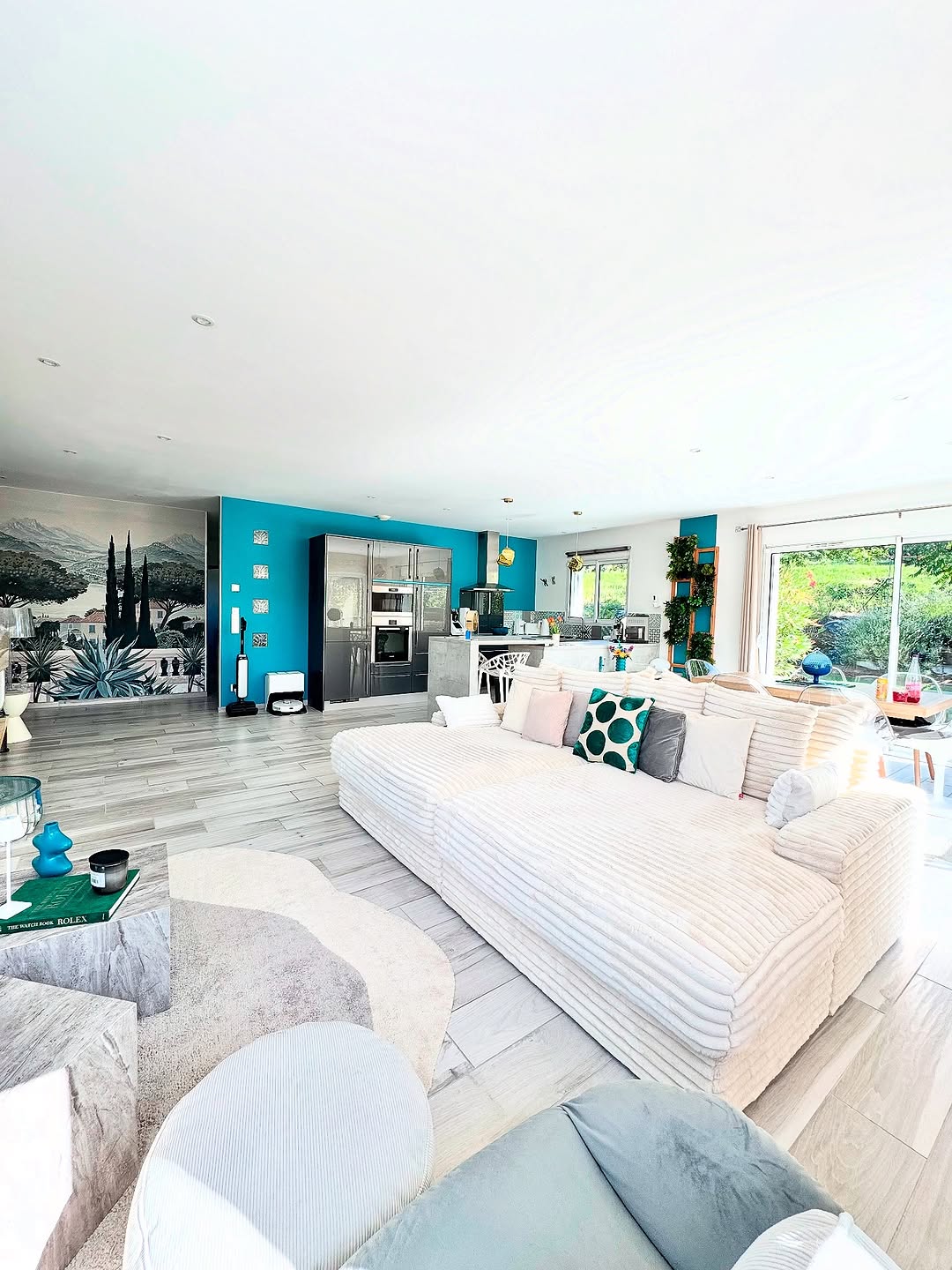 43 likes, 6 comments - cosyhome04 on August 22, 2025: "Coussin à pois ⚪️ bon...