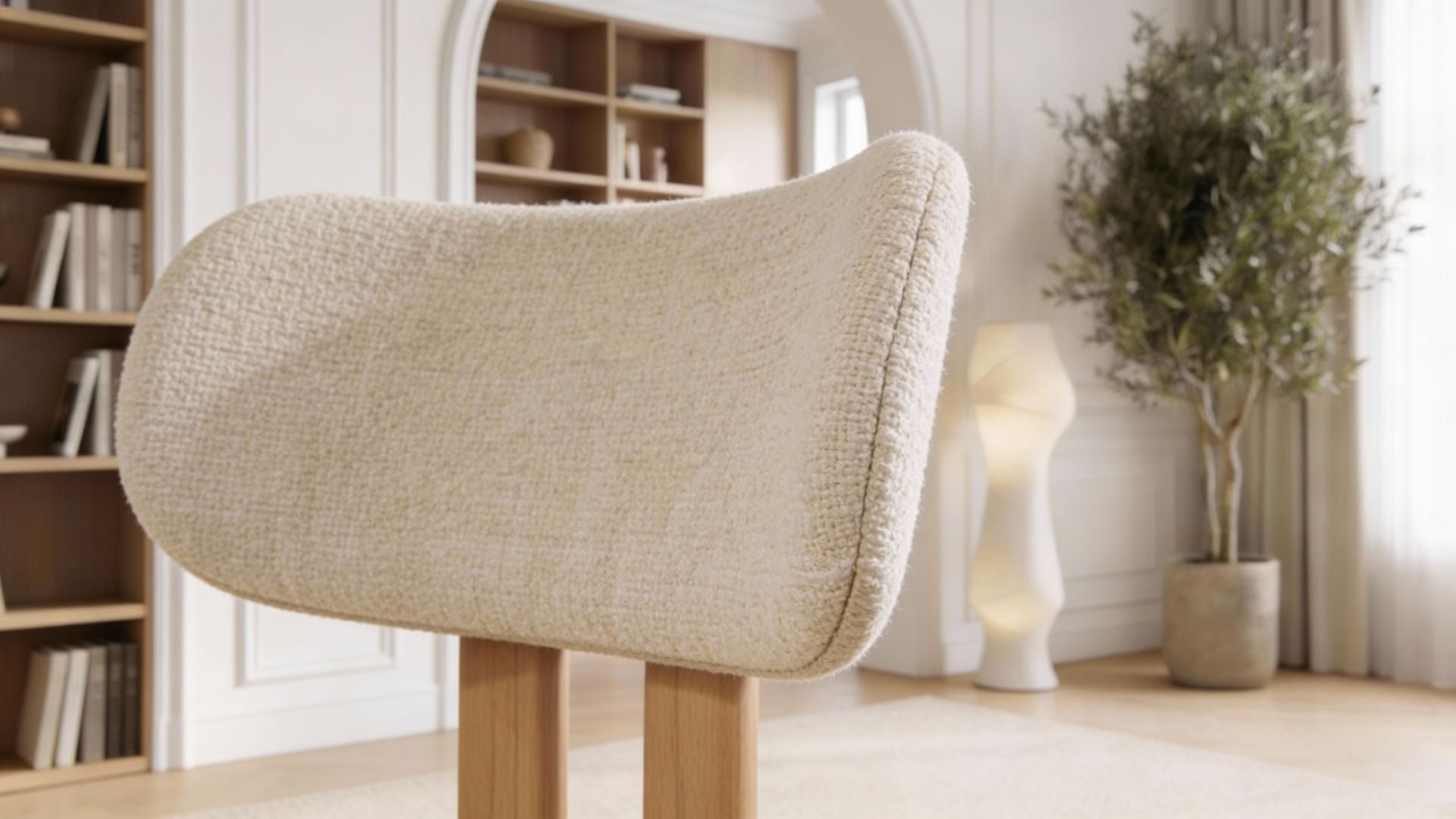 Lot de 2 chaises de salle à manger modernes HERA en tissu laine bouclé rembourré et pieds en bois - Trust Industrie - Effet bois de chêne - Chenille beige - 
