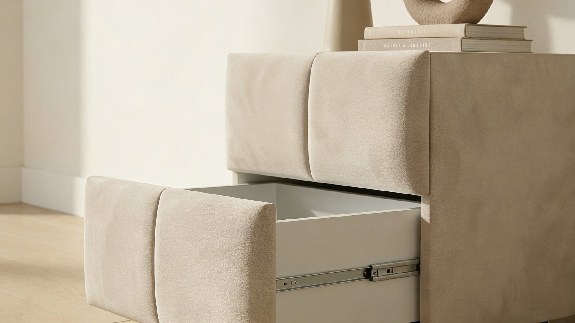 Table de chevet TOKYO en velours beige - TRUST INDUSTRIE - beige