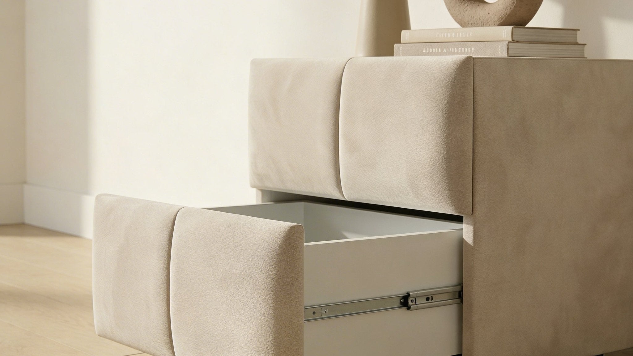 Table de chevet TOKYO en velours beige - TRUST INDUSTRIE - beige