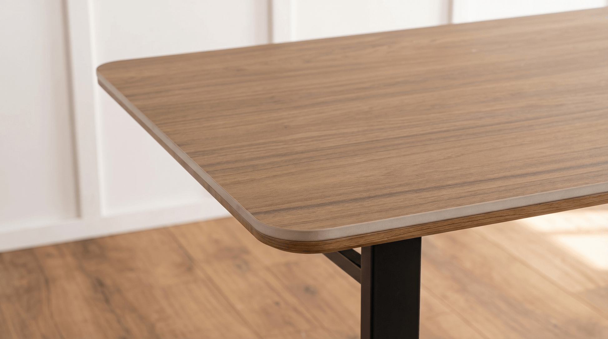 Table extensible en céramique LIZBONA 160 - 200 cm - TRUST INDUSTRIE - Marbre blanc - Effet Noyer - 